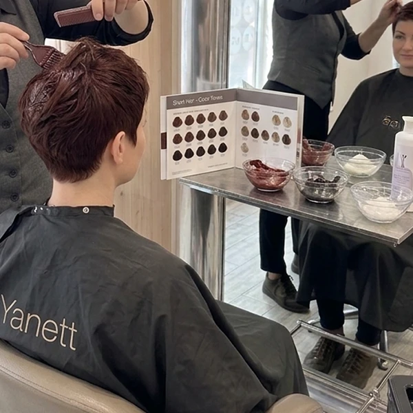 Dámské barvení / přeliv – krátké vlasy